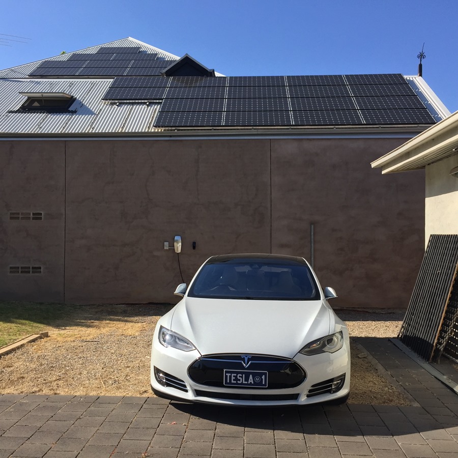 model-s-and-solar-panels