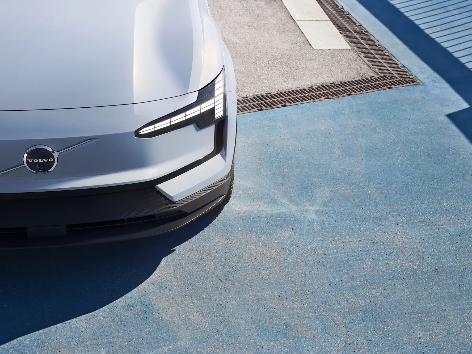 Le nouveau Volvo EX30 électrique sportif a un intérieur minimaliste de style Tesla, à partir de 59 990 $ et plus sur les routes