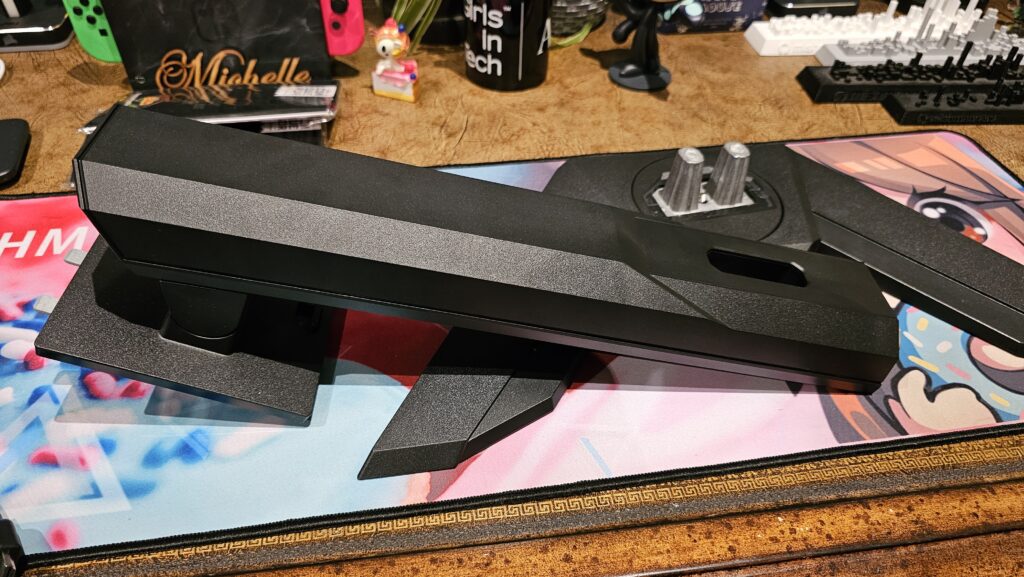 The arm and base for the AORUS FI32U 4K monitor. They are both black and the base is a triangular-like shape.