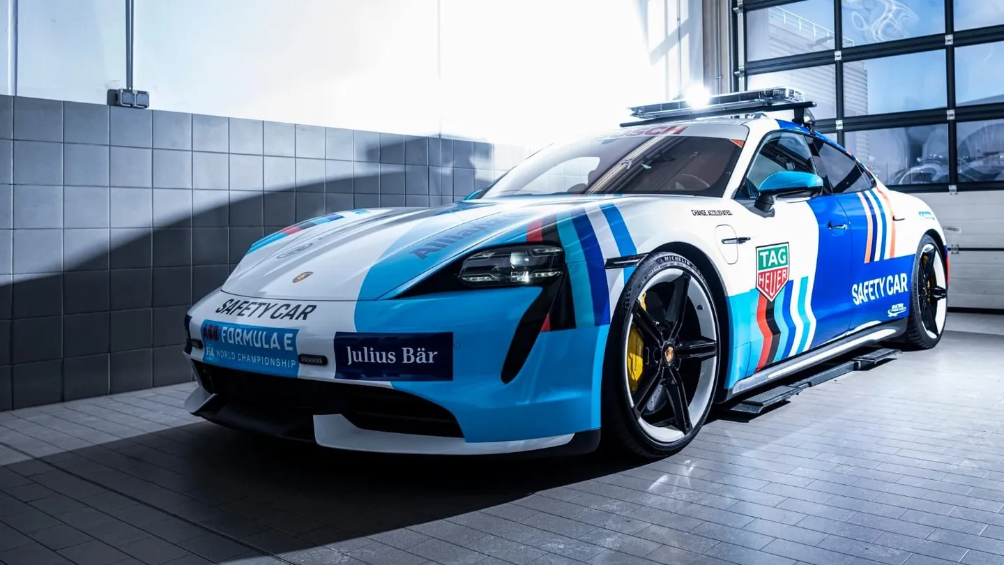 V8 Supercars to use an electric safety car in 2024 techAU