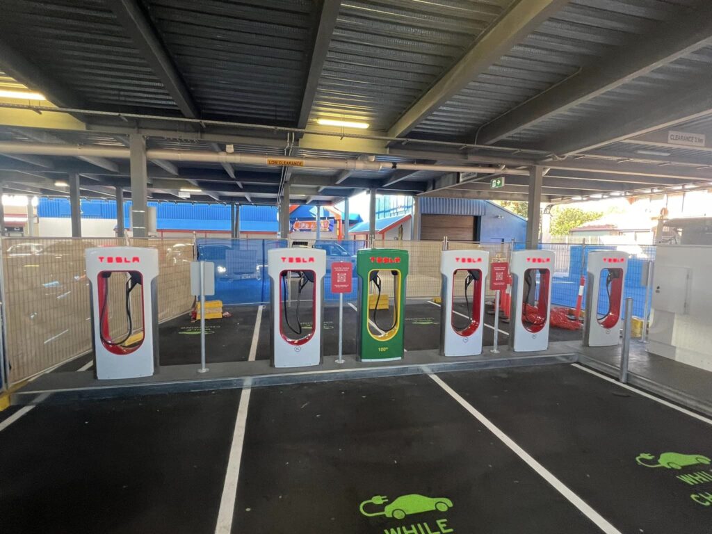 Tesla Australia celebrates 100th Supercharger site with the green and gold – techAU