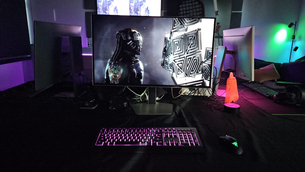 Sleek display showing an attached keyboard and mouse.